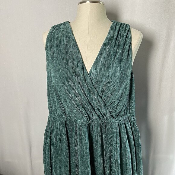 Torrid Crinkle Knit Surplice Tiered Midi Skater Dress Pine Green Plus Size 3X - Picture 2 of 16